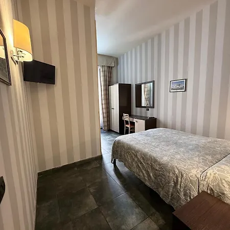 לינה וארוחת בוקר Clarian